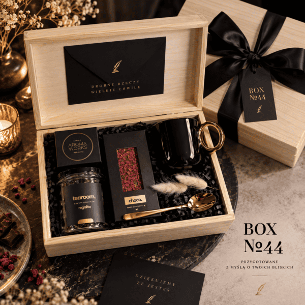 Luksusowy zestaw prezentowy Regalito w eleganckim pudełku z czarnymi i złotymi akcentami.